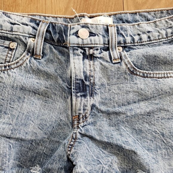 Gap  1969 shorts. - Picture 3 of 5